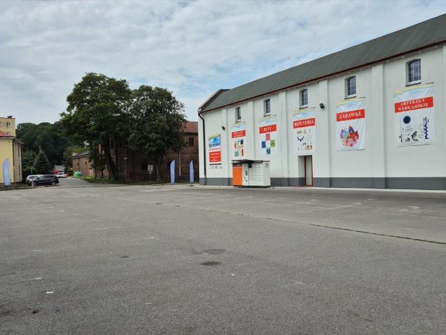 Na sprzedaż przestronny lokal handlowo usługowy 1577 m² z parkingiem