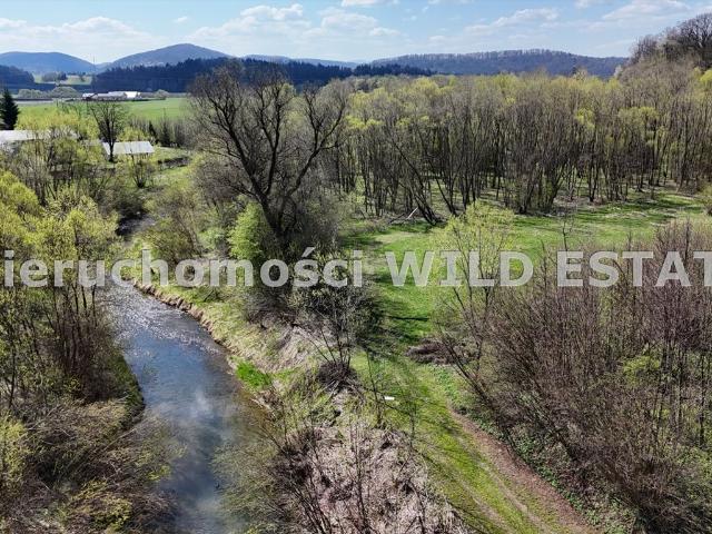 Na sprzedaż działka z domem nad rzeką 6 387 m² w Uhercach Mineralnych