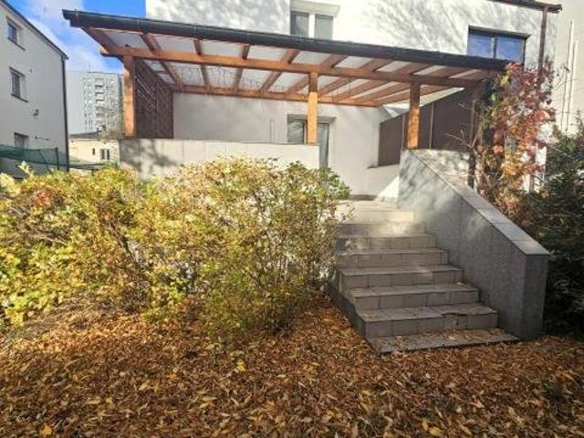 Na sprzedaż dom bliźniaczy 220 m² z ogrodem i tarasem w Warszawie