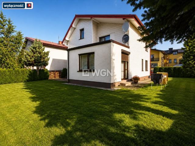 Na sprzedaż funkcjonalny dom 189 m² z garażem i tarasem w Ełku