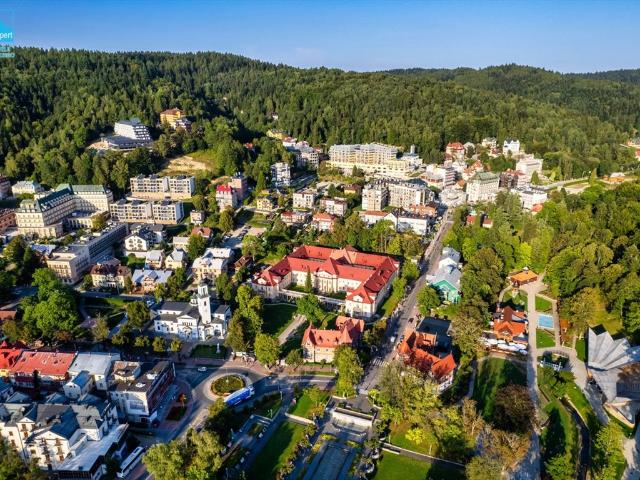 Na sprzedaż funkcjonujący hotel 1570 m² w centrum Krynicy Zdroju