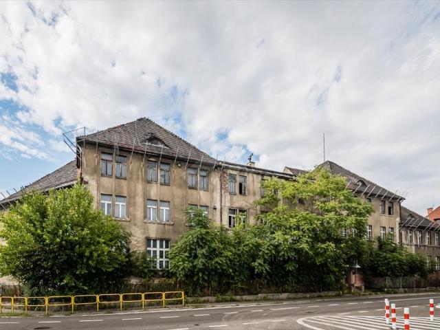 Na sprzedaż inwestycyjna kamienica 2 834 m² w centrum Bytomia