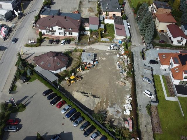 Na sprzedaż inwestycyjny lokal w centrum Tarnowa z dużą działką