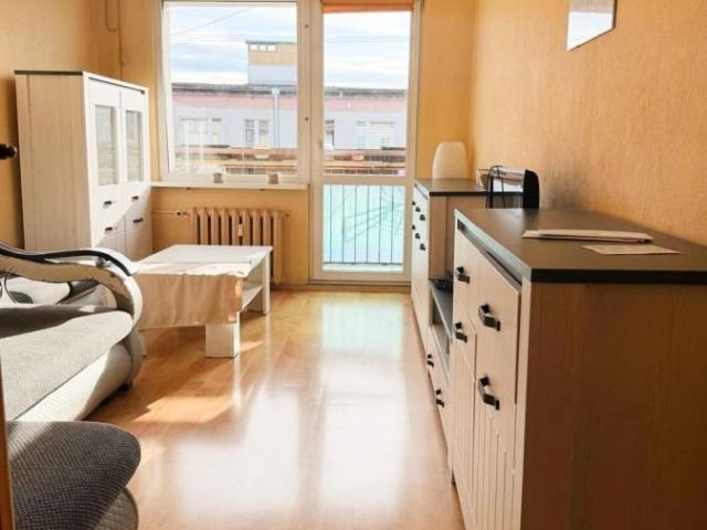 Sprzedam jasne mieszkanie 41,8 m² z balkonem i widokiem na góry