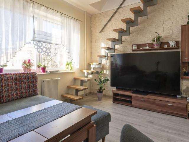 Na sprzedaż jasne dwupoziomowe mieszkanie 70 m² w Wejherowie