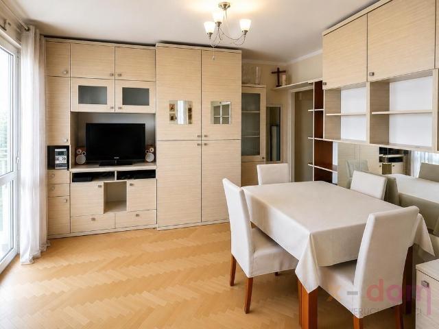 Na sprzedaż jasne 26,5 m² z balkonem i pełnym wyposażeniem