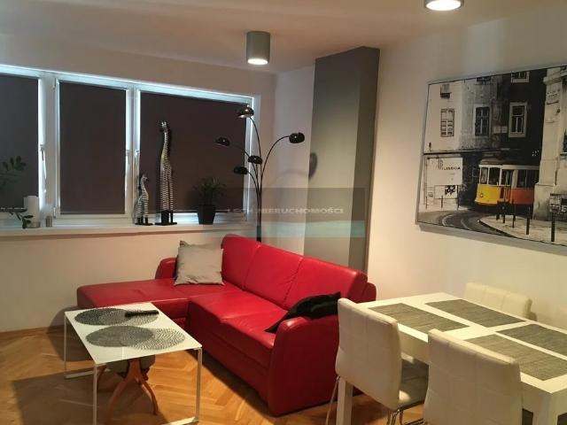 Na sprzedaż jasne 2 pokojowe mieszkanie 37 m² w centrum Warszawy
