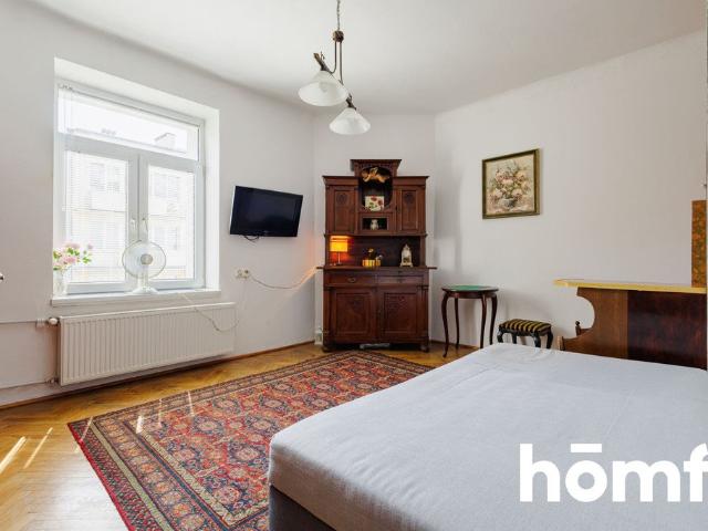 Polecam kawalerkę 23 m² w przedwojennej kamienicy na Pradze