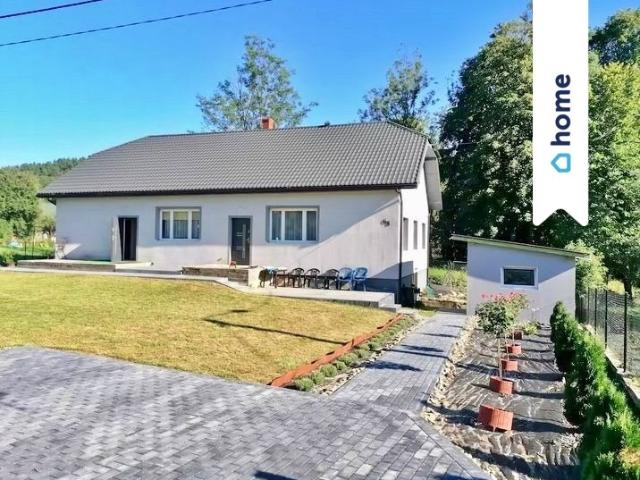 Na sprzedaż komfortowy dom 180 m² w Wańkowej z dwoma niezależnymi mieszkaniami