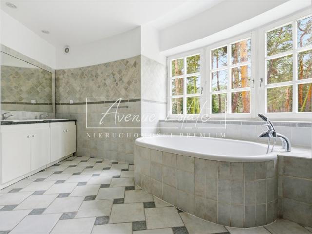 Na sprzedaż luksusowa willa 418 m² w Konstancinie Jeziornie
