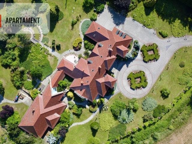 Do sprzedania luksusowa posiadłość 1162 m² w Królewskiej Woli