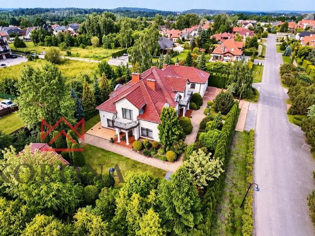 Na sprzedaż luksusowa rezydencja 600 m² w Straszynie