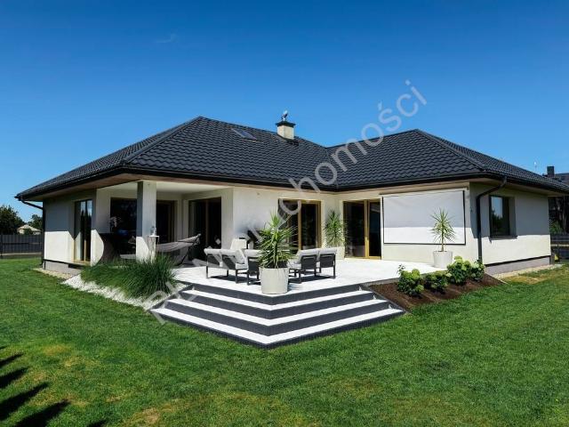 Na sprzedaż luksusowy dom 294 m² z dużym tarasem 77,5 m w Milanówku