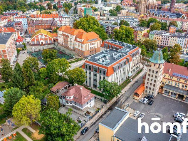 Na sprzedaż luksusowy dom z trzema niezależnymi mieszkaniami