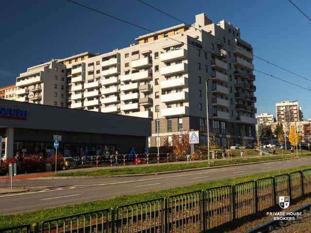 Na sprzedaż lokal użytkowy 122 m² w Krakowie z dużymi witrynami