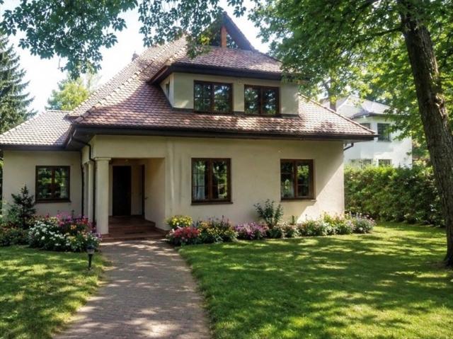 Na sprzedaż przestronny dom 440 m² w Konstancinie Jeziornie