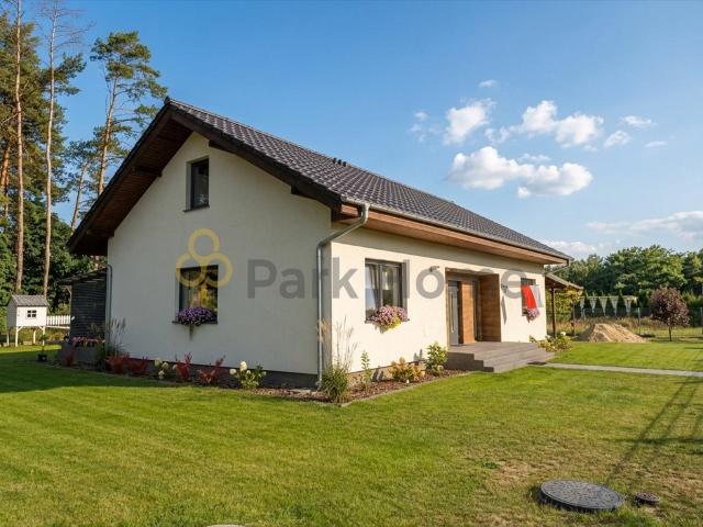 Na sprzedaż przestronny dom 130 m² z dużą działką 999 m² w Wojnowie