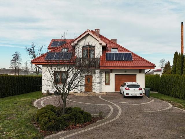 Na sprzedaż przestronny dom 165 m² z garażem i ogrodem