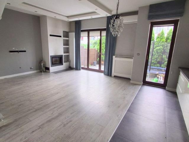 Na sprzedaż przestronny dom 175 m² z ogródkiem w Piasecznie