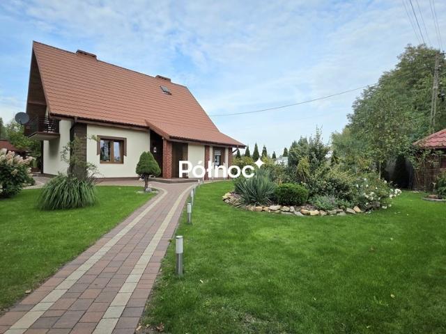 Na sprzedaż przestronny dom 180 m² z dużą działką w Stużnie