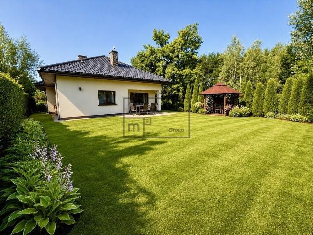 Na sprzedaż przestronny dom 220 m² z ogrodem w Truskawiu