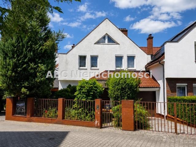 Na sprzedaż przestronny dom 220 m² z widokiem na dolinę Gwdy
