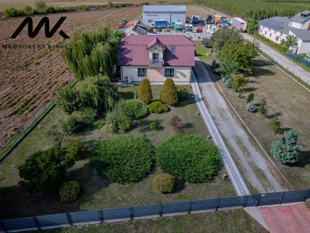 Na sprzedaż przestronny dom 230 m² z nowoczesnym wyposażeniem