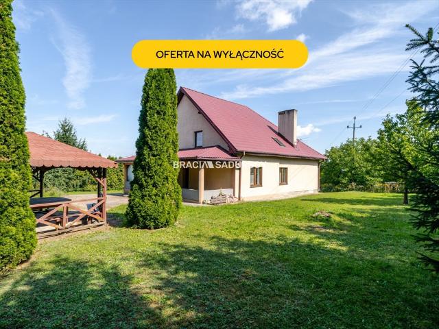 Na sprzedaż przestronny dom 238 m² z dużym terenem w Chruszczynie