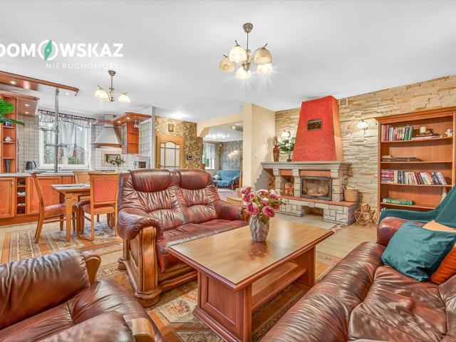 Na sprzedaż przestronny dom 280 m² w Sławkowie z 8 pokojami