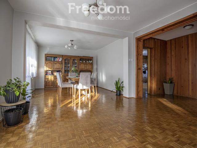 Na sprzedaż przestronny dom z basenem i garażem w Starym Górniku