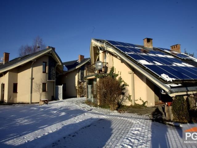 Na sprzedaż przestronny dom z trzema budynkami 143 m² w Rewalu