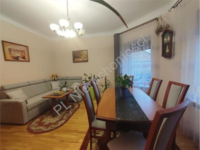 Na sprzedaż przestronny dom dwurodzinny 200 m² w Pruszkowie