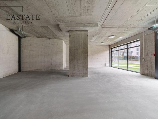 Na sprzedaż przestronny lokal usługowy 119 m² z dużymi witrynami