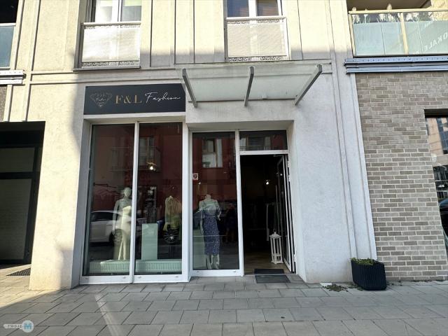 Na sprzedaż przestronny lokal usługowy 71 m² w centrum Kielc