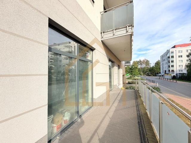 Na sprzedaż przestronny lokal usługowy 82 m² w Ząbkach