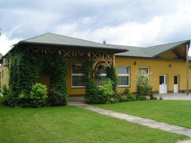 Na sprzedaż przestronny 200 m² dom z potencjałem w Racławicach