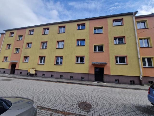 Na sprzedaż przestronne mieszkanie 38 m² z widokiem na Chojnik