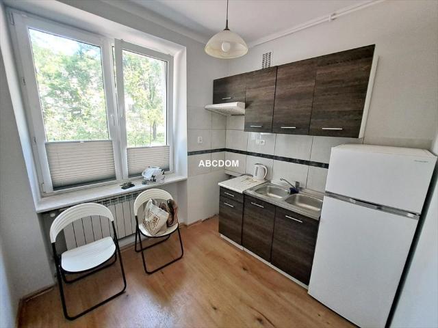 Na sprzedaż przestronne 43 m² mieszkanie 2 pokoje w Krakowie