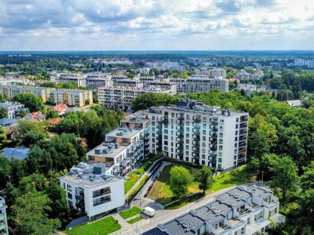 Na sprzedaż przestronne mieszkanie 45,63 m² z ogródkiem 42 m² w Warszawie