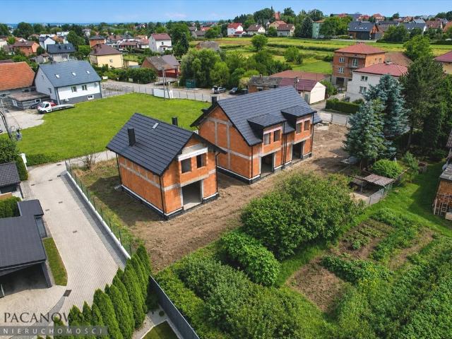 Na sprzedaż przestronne mieszkanie 97,73 m² w Zielonkach z trzema sypialniami