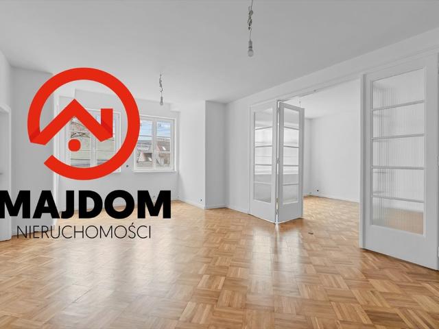 Przestronne 125 m² mieszkanie z unikalnymi drzwiami i dużą piwnicą