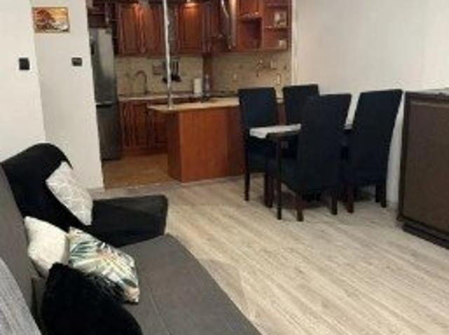 Na sprzedaż przestronne 2 pokojowe mieszkanie 44,6 m² z loggią w Warszawie