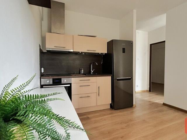 Do sprzedania przestronne 3 pokojowe mieszkanie 41 m² z garażem
