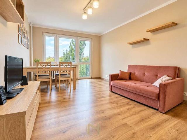 Na sprzedaż przestronne 3 pokojowe mieszkanie 48 m² z balkonem