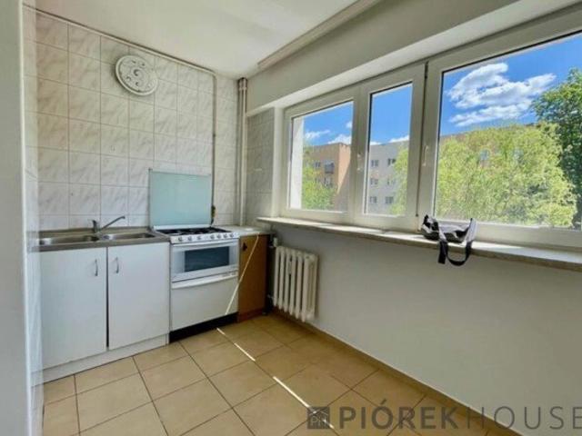 Na sprzedaż przestronne 3 pokojowe mieszkanie 56 m² z balkonem w Warszawie