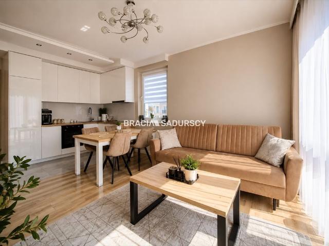 Polecam przestronne 3 pokojowe mieszkanie 58,38 m² z balkonem w Krakowie