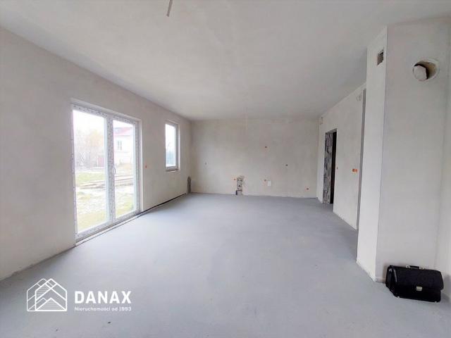 Na sprzedaż przestronne 3 pokojowe mieszkanie 82 m² z ogródkiem i miejscem w Rząsce