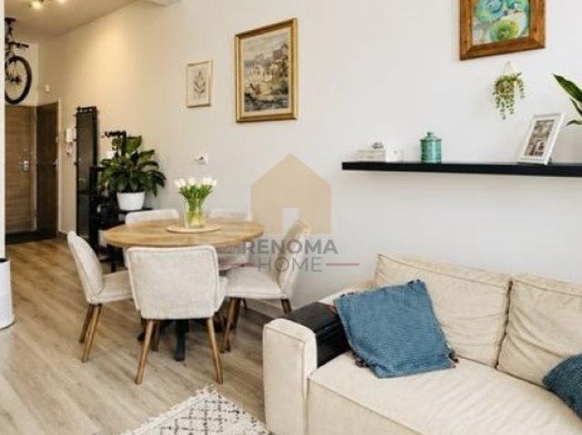 Przestronne 44 m² z wysokimi sufitami w centrum Jeleniej Góry