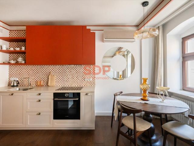 Na sprzedaż przestronne 40 m² mieszkanie z balkonem w rewitalizowanej kamienicy