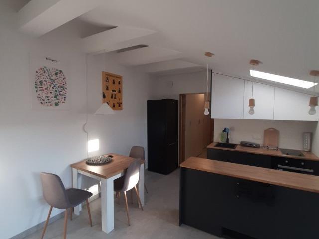 Na sprzedaż przestronne 42 m² po remoncie w Piastowie